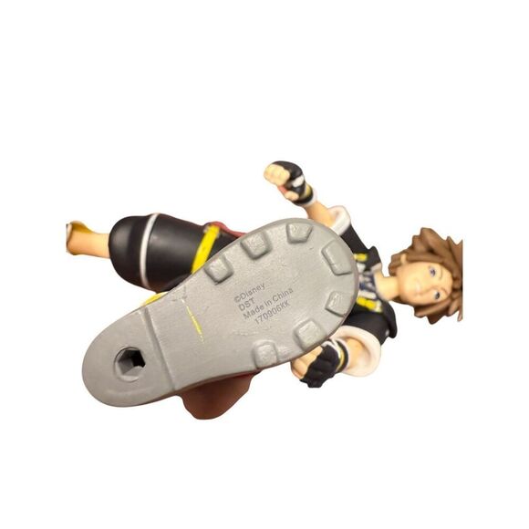 Disney Kingdom Hearts Diamond Select Sora Action Figure 6” Collectible Toy - Picture 5 of 5